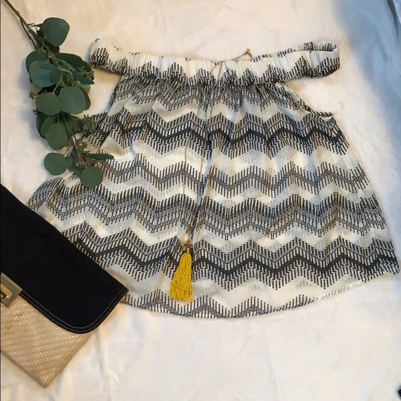 Lou&Grey Off Shoulder Top🍃 - Picture 2 of 5